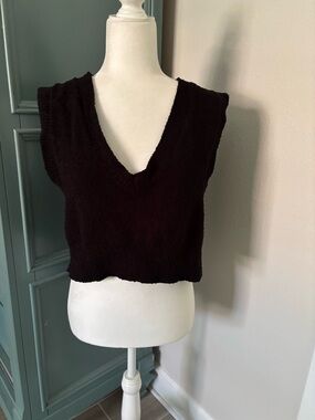 NATURAL LIFE Black Cropped V-Neck Sweater Tank